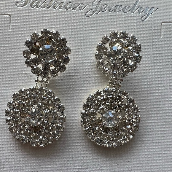 2 PAIRS 🎁 Elegant Silver Crystal Earrings - Picture 4 of 6